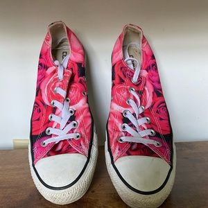 Size 6  Rose patterned low top converse